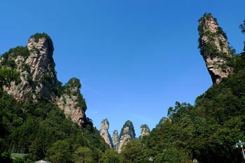 張家界國家森林公園、黃龍洞、天門山、鳳凰古城純玩五日游